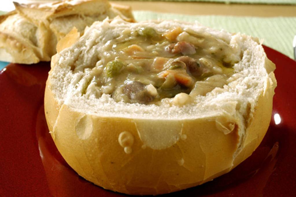 receita-sopa-de-feijao-com-pesto-no-pao-italianao