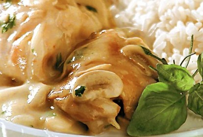 Receita de fricassé de frango com cogumelo.