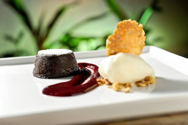 Fondant de chocolate, doce de leite, café e sorvete de canela Fondant de chocolate, doce de leite, café e sorvete de canela