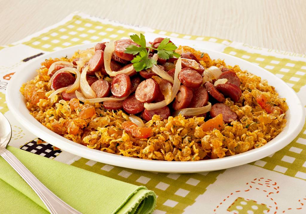 Linguiça com farofa rica
