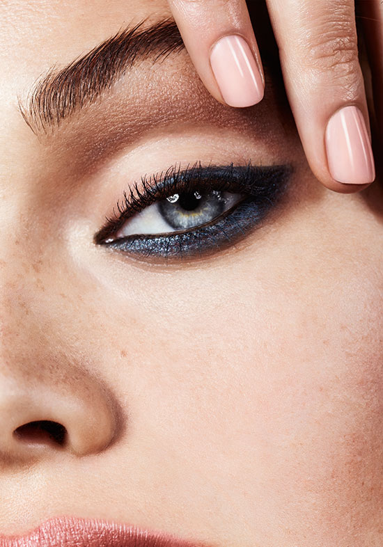 4 jeitos (muito) práticos de remover borrões de maquiagem