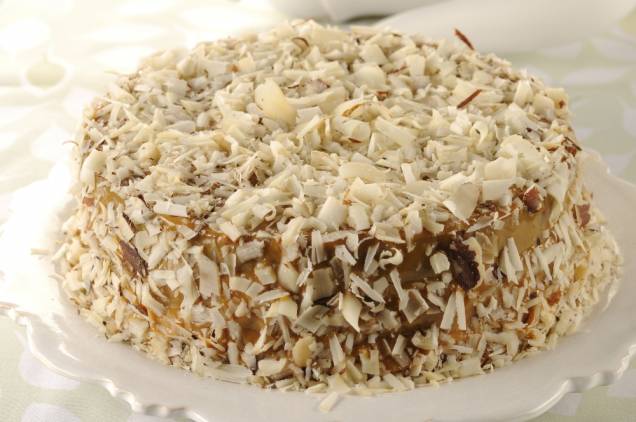 Bolo de doce de leite com castanha-do-Pará Bolo de doce de leite com castanha-do-Pará