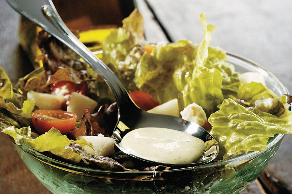 Salada de folhas verdes com molho de mexerica Salada de folhas verdes com molho de mexerica