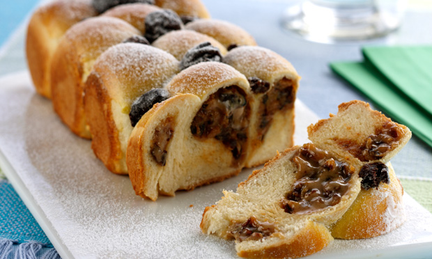 Pão de doce de leite e ameixa Pão de doce de leite e ameixa