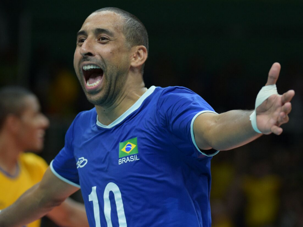 Bicampeão olímpico, Sergio Escadinha surpreende seleção brasileira de vôlei sentado