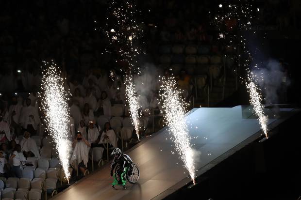 Conheça Aaron Wheelz, o esportista que abriu a cerimonia paralímpica