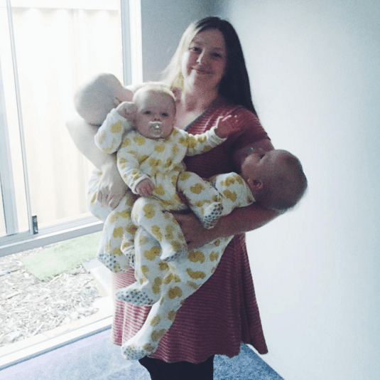 “Chloe e seus Feijõezinhos”: Aos 23 anos, Chloe Dastan já têm 6 filhos e registra tudo no Facebook