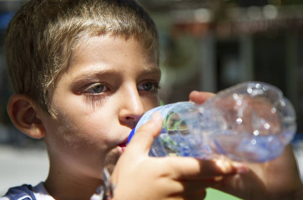 Como garantir a saúde dos pequenos atletas nos dias de calor
