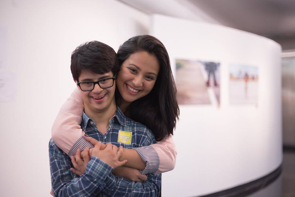 Cineasta conta a história do irmão com Síndrome de Down em documentário emocionante