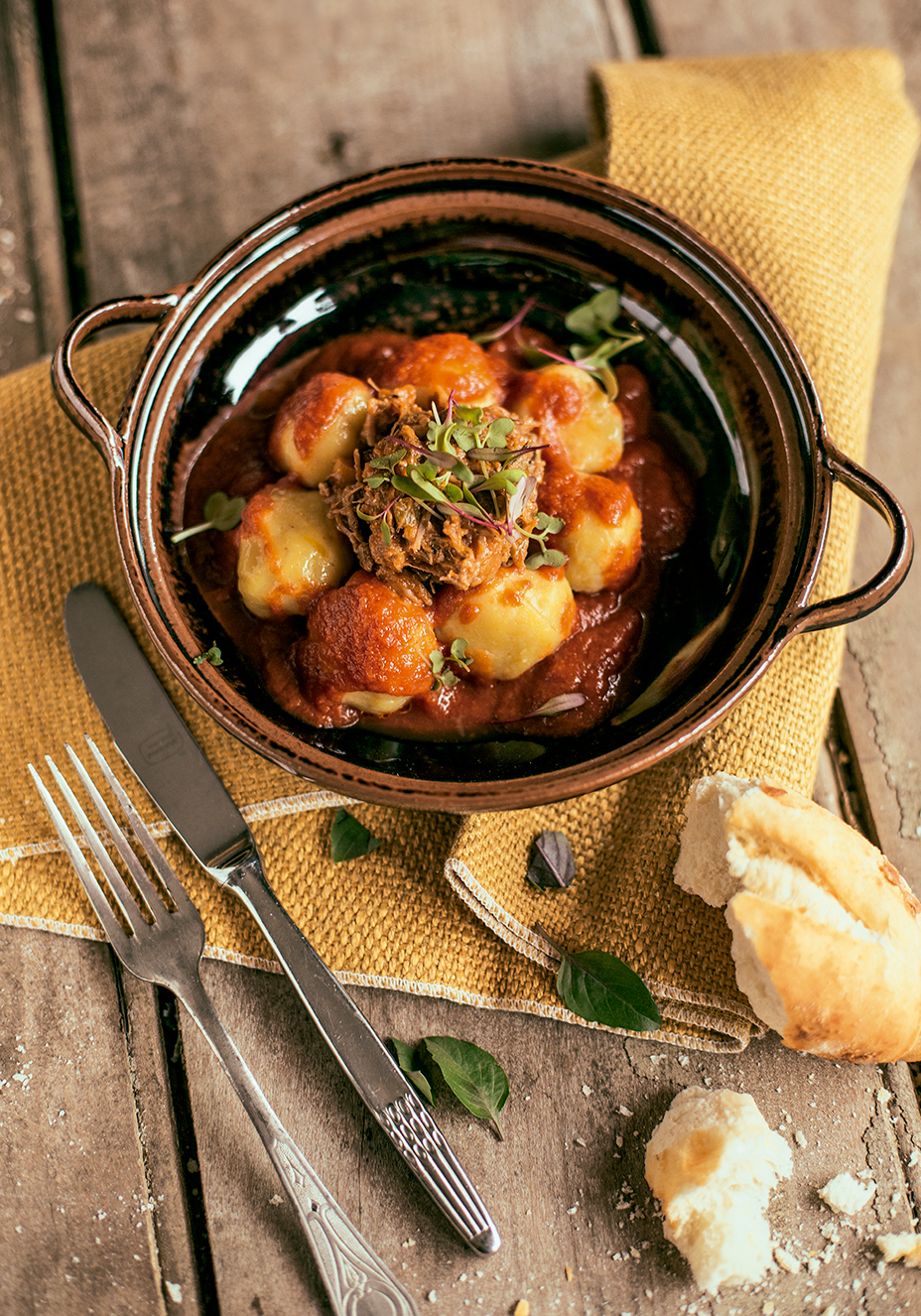 Nhoque de batata assada com molho de músculo