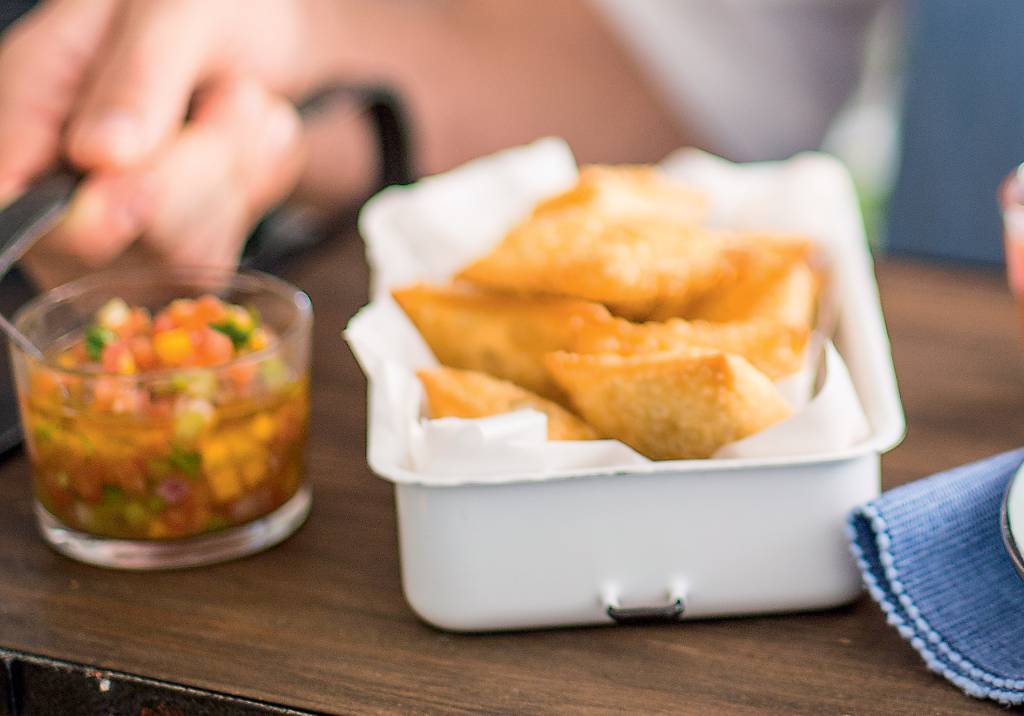 Pastelzinho de carne de sol