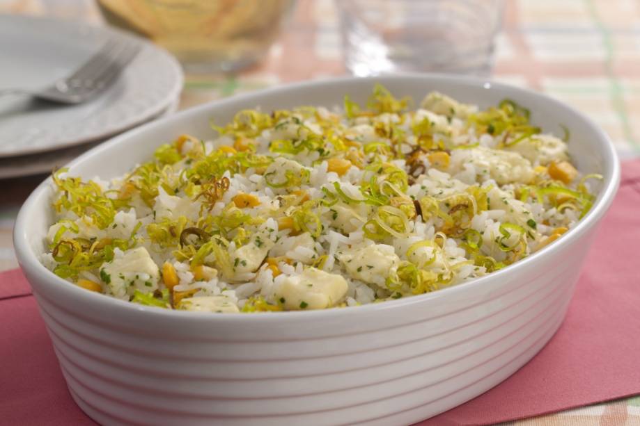 Arroz de festa com queijo e alho-poró frito