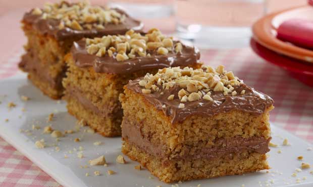 Bolo de amendoim com chocolate Bolo de amendoim com chocolate