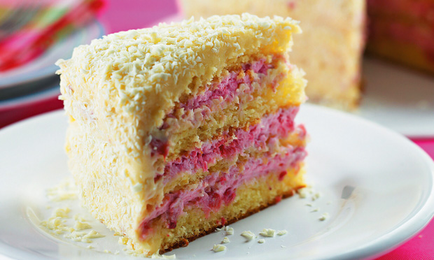 Bolo de chocolate branco com morango Bolo de chocolate branco com morango