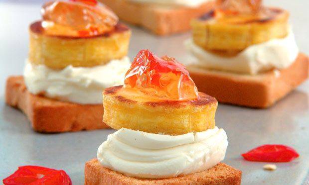 Canapé de banana com pimenta Canapé de banana com pimenta