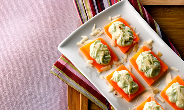 Canapé de cenoura e pasta de manjericão