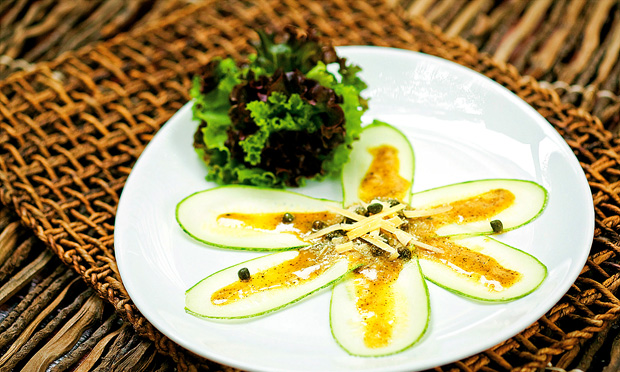 Carpaccio verde ao molho mostarda Carpaccio verde ao molho mostarda