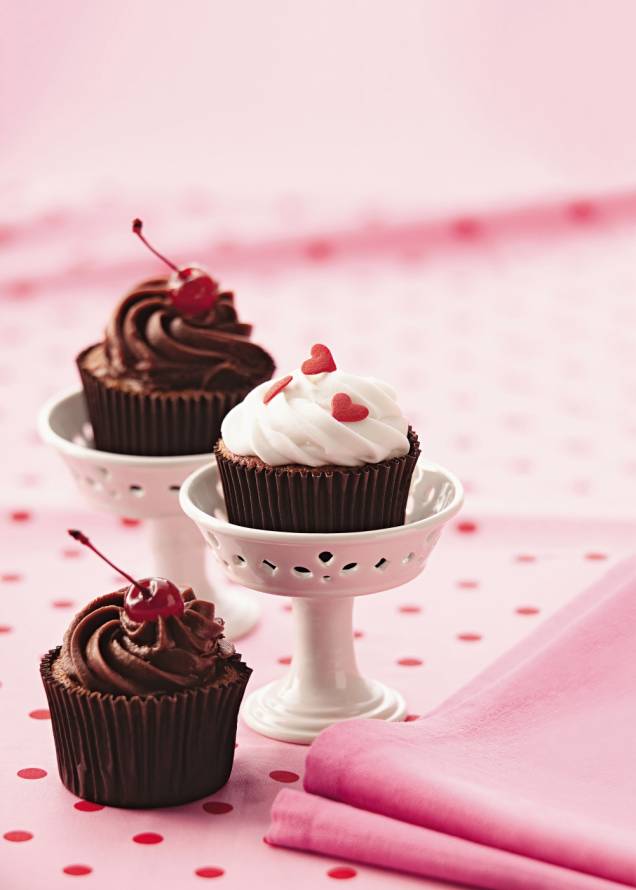 Cupcake light de merengue, chocolate e ganache Cupcake light de merengue, chocolate e ganache