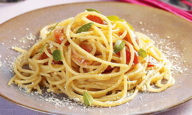 Espaguete com Tomate-cereja e Requeijão Espaguete com Tomate-cereja e Requeijão