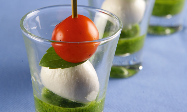 Espetinho caprese Espetinho caprese