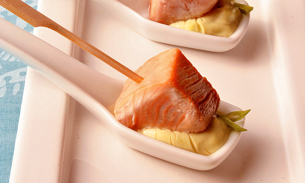 Espetinho de frango com maionese temperada Espetinho de frango com maionese temperada