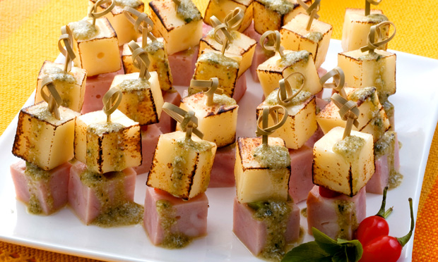 Espetinho de tender e queijo Espetinho de tender e queijo