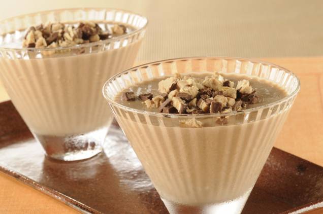 Musse de chocolate em pó e bombons Musse de chocolate em pó e bombons
