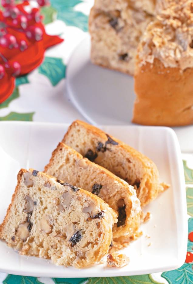 Panetone com ameixa e nozes Panetone com ameixa e nozes