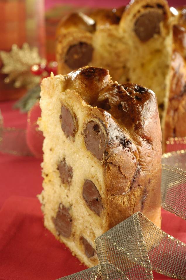 Panetone recheado com bombom Panetone recheado com bombom