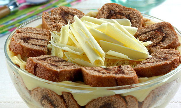 Pavê de chocolate branco e rocambole