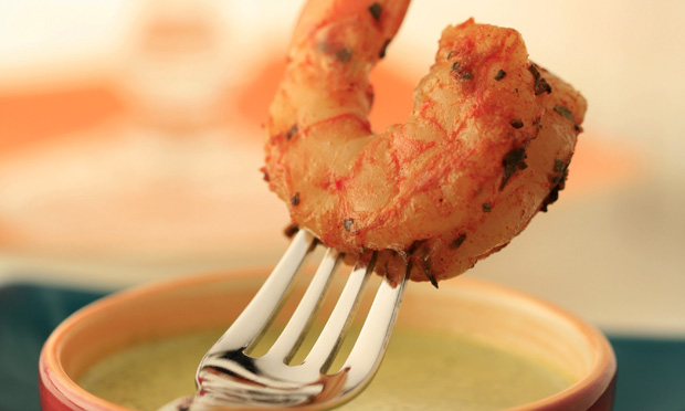 Petisco picante com molho de coentro Petisco picante com molho de coentro