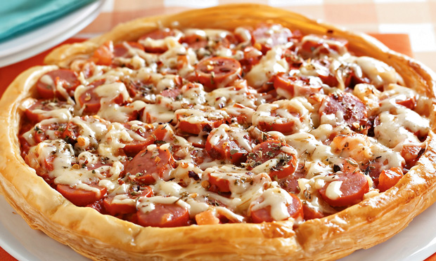 Pizza folhada de salsicha Pizza folhada de salsicha