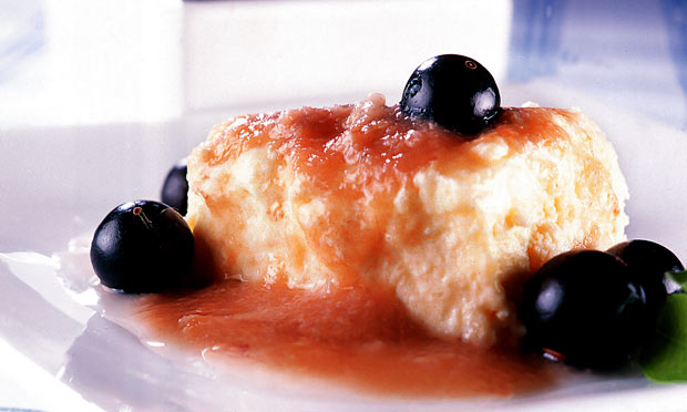 Pudim de ricota com jabuticaba Pudim de ricota com jabuticaba