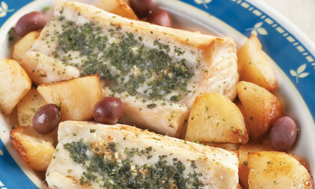 Robalo com batata e azeitona Robalo com batata e azeitona