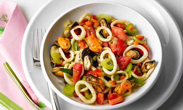Salada de lula e mexilhão com molho picante Salada de lula e mexilhão com molho picante