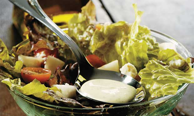 Salada de folhas verdes com molho de mexerica Salada de folhas verdes com molho de mexerica