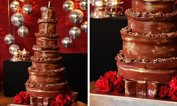Bolo de chocolate e rosas