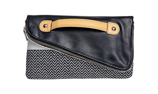 Bolsas, sapatos e sandálias que enriquecem a produção do dia a dia Bolsas, sapatos e sandálias que enriquecem a produção do dia a dia