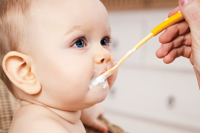 Bebê comendo Bebê comendo