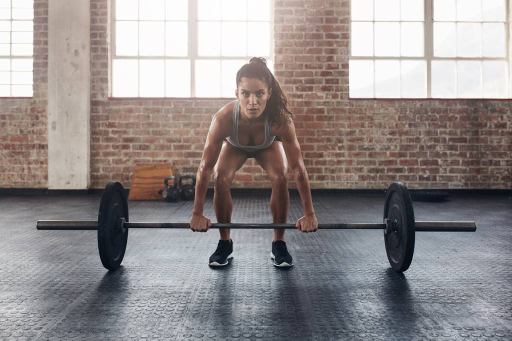 mulher-puzando-grande-pes-na-academia-de-ginastica mulher-puzando-grande-pes-na-academia-de-ginastica