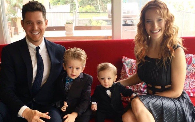 Esposa de Michael Bublé se abre sobre luta contra câncer do filho