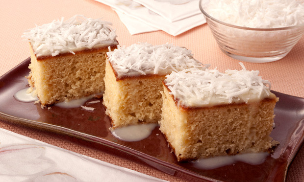 receita-bolo-de-coco-e-abacaxi-molhadinho