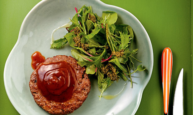 receita-hamburguer-molho-barbacue-salada-pesto