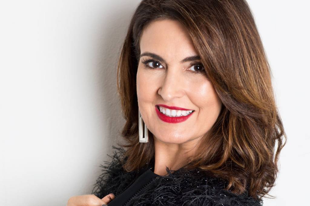 Fátima Bernardes faz primeira aparição com novo romance