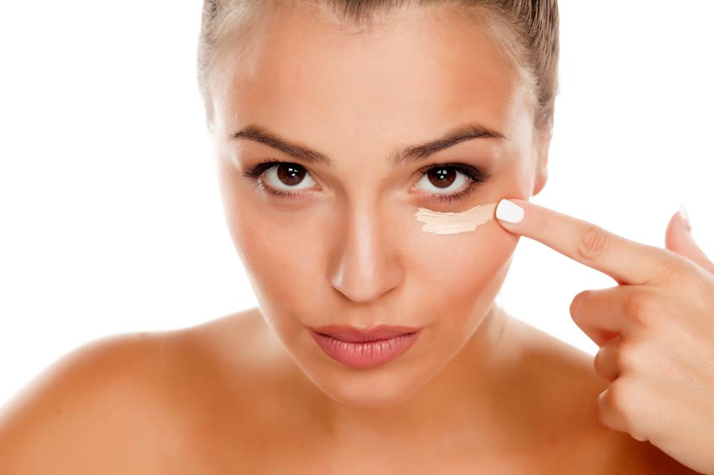 Os corretivos ideais para disfarçar olheiras, manchas e acne