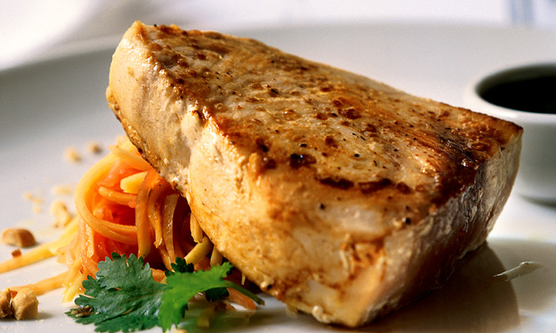 receita-atum-branco-com-salada-de-papaia-verde