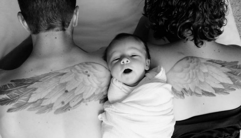 bebe-tatuagem-asas-0817-1400×800