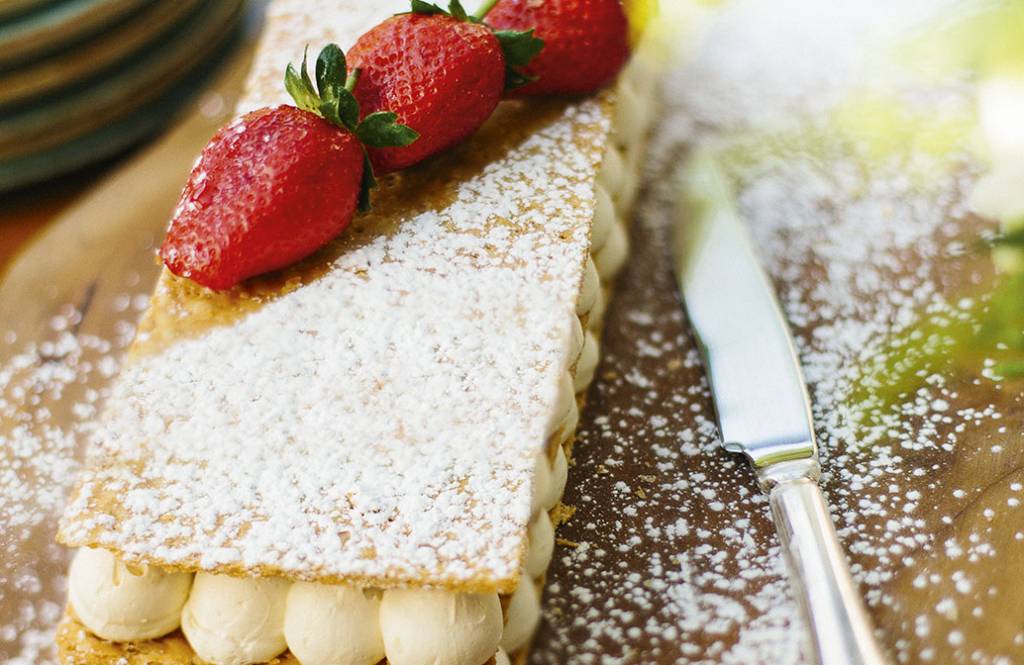 MIL-FOLHAS-DE-MORANGO-COM-MUSSELINE–