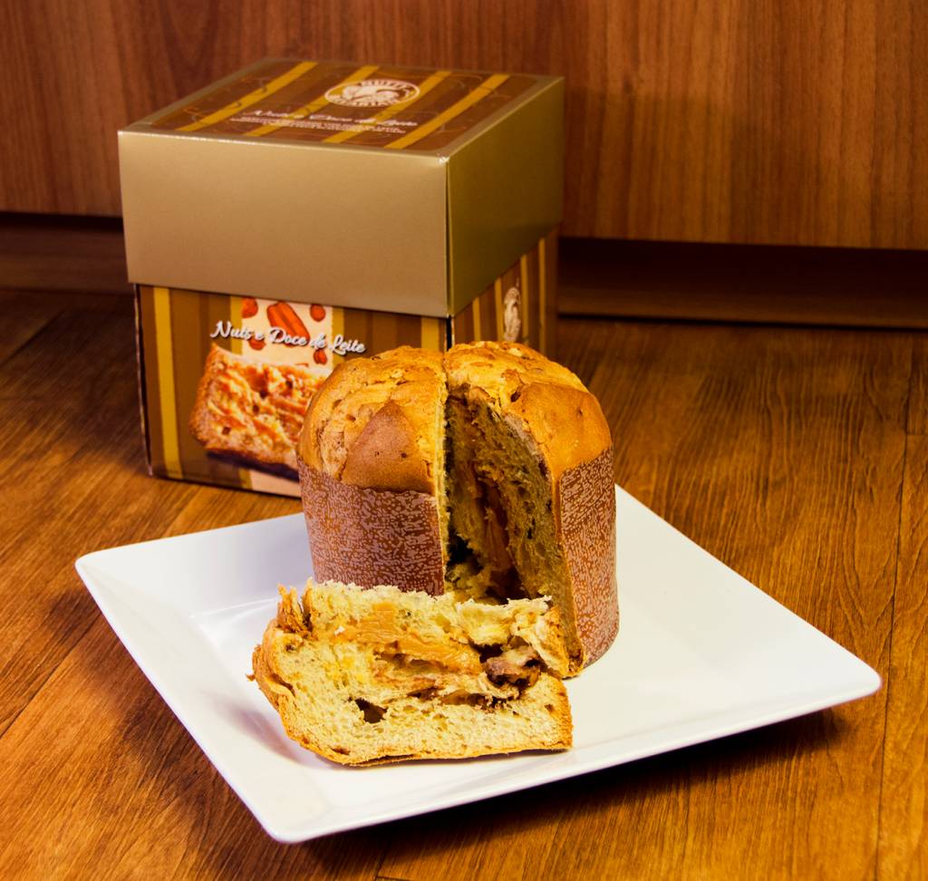 Panetone Nutty Bavarian_ Mix de nuts glaceadas com recheio de Doce de Leite