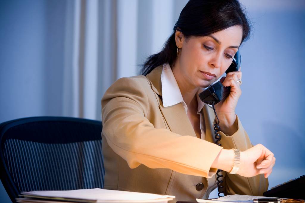 Como fazer minha chefia entender que estou sobrecarregada?